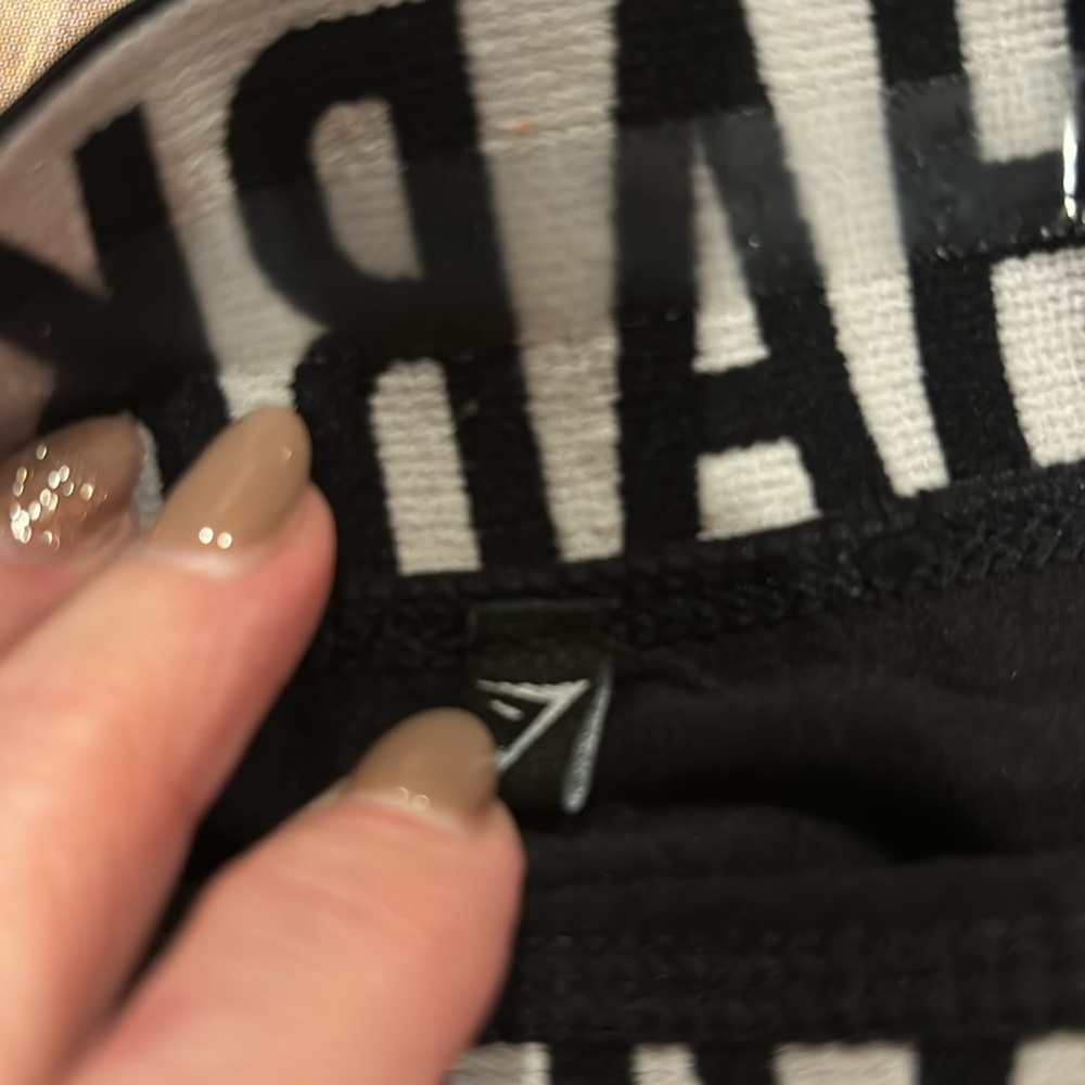 Gymshark black capri leggings small - Picture 2 of 3
